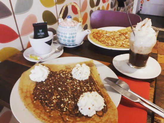 Lucette fait des Crepes