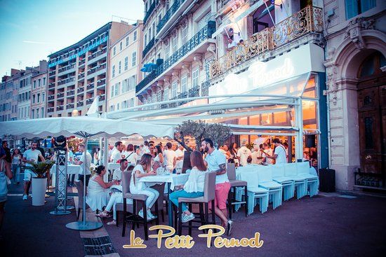 Le Petit Pernod